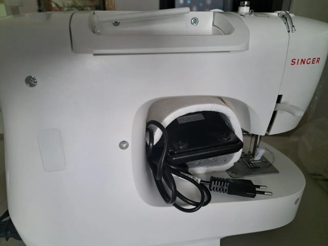 Review Máquina de Costura Singer M2405: Simplicidade com um Toque de Inovação